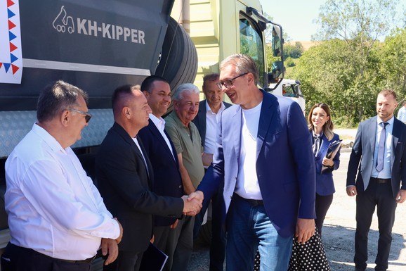 "ZNATE LI DA SU MI SINA NA 3 GODINE PROTERALI?" Vučić na jugozapadu Srbije, osvrnuo se i na Crnu Goru: "Oni su sada Evropa, kod njih nema problema" (FOTO, VIDEO)