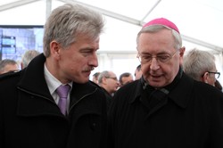 Pojedynek biskupów w polskim Kościele rozstrzygnięty. Jest następca abp. Michalika. ZDJĘCIA