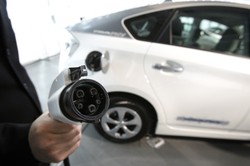 Chińczycy i Unia wspólnie zarżną przemysł paliwowy? Auta benzynowe przeminą jak bryczki