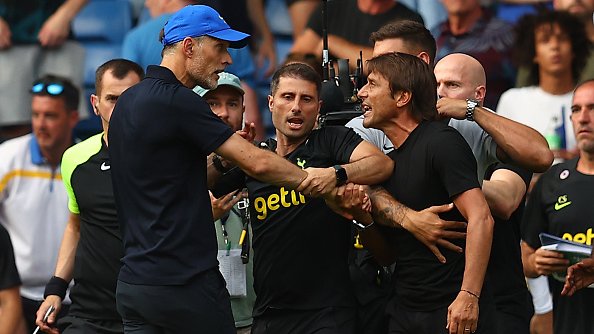 Thomas Tuchel i Antonio Conte po meczu Premier League pomiędzy Chelsea FC i Tottenhamem Hotspur na Stamford Bridge, 14 sierpnia 2022 r. w Londynie