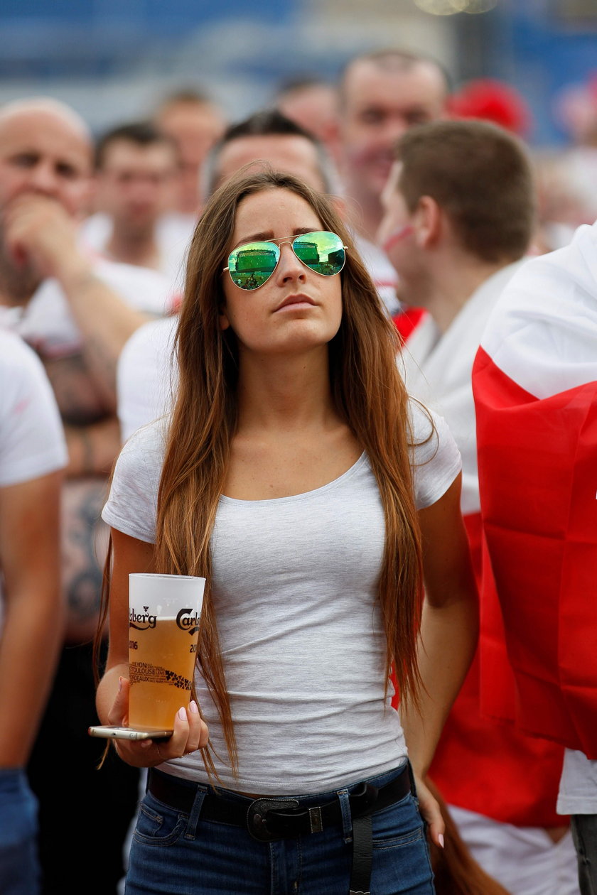 Piękne fanki na trybunach meczu Polska - Szwajcaria. GALERIA