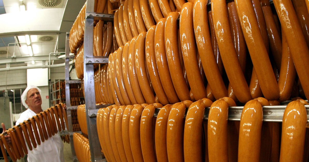 Koniec z takimi "burgerami" i "kiełbasami". Unia wprowadza całkowity zakaz