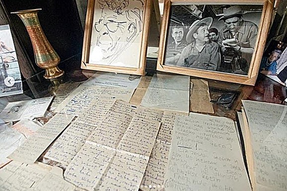 OTKRIVENA TAJNA LJUBAVNA PISMA PAJE VUISIĆA Niko nije znao koliko je bio GLADAN NEŽNOSTI: "Vojim te", "Mimijanice moj najsađi", "Neizmelno se vojimo"