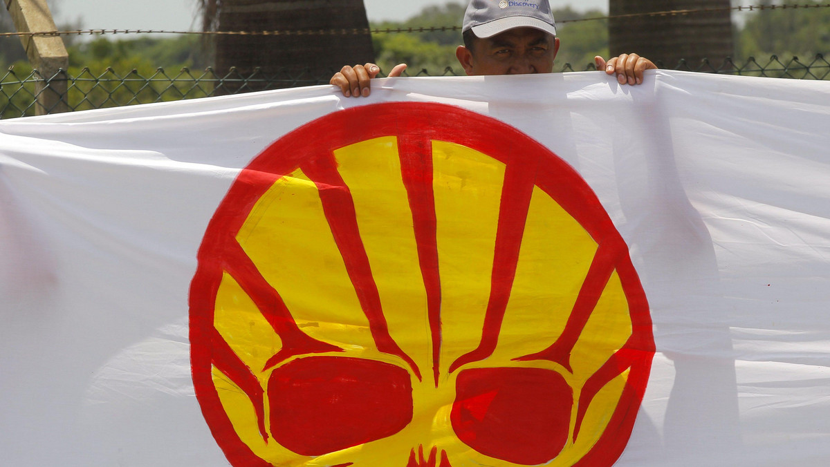 Brytyjsko-holenderski koncern petrochemiczny Royal Dutch Shell wstrzymuje eksploatację swojego podmorskiego złoża naftowego u wybrzeży Nigerii. Wczoraj podczas załadunku tankowca doszło tam do wycieku - poinformowała firma w komunikacie.