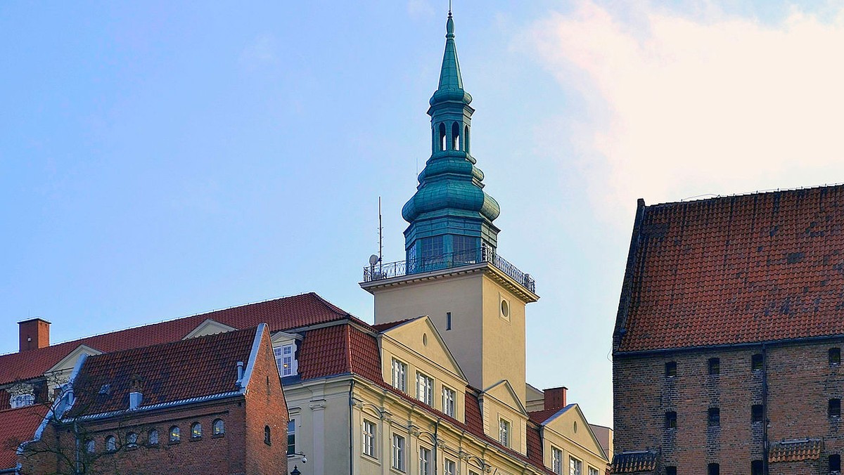 34-latek przystawił siekierę do twarzy jednej z pracownic sekretariatu prezydenta Grudziądza Macieja Glamowskiego. Sam opuścił urząd i  został już zatrzymany przez policję. Miał 2,5 promila alkoholu w organizmie.