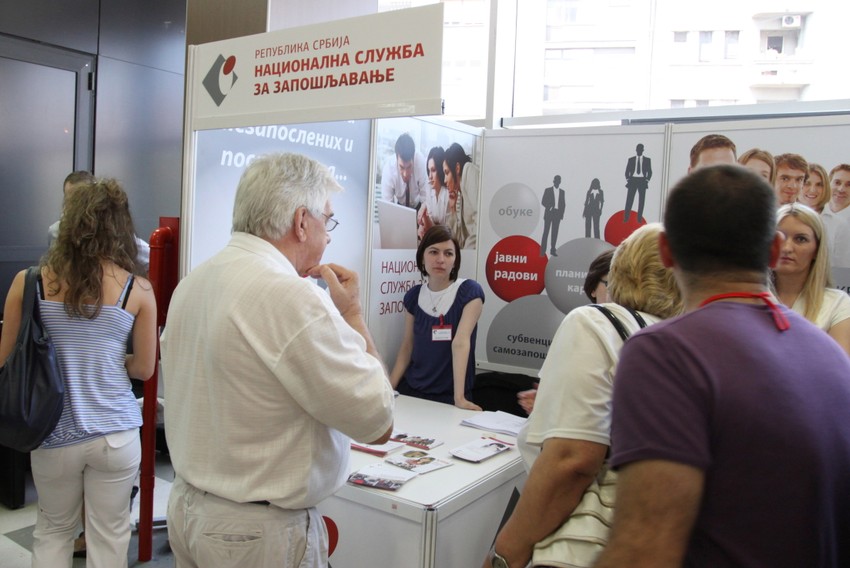 Ekonomisti van NBS procenjuju da bi do kraja godine još 200.000 ljudi moglo da ostane bez posla