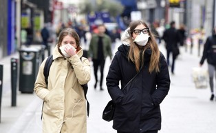 Nie tylko seniorzy. Koronawirus uderzył mocno w millenialsów