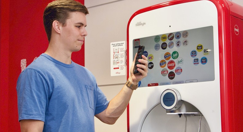 Coca Cola Freestyle Contactless Pouring 5