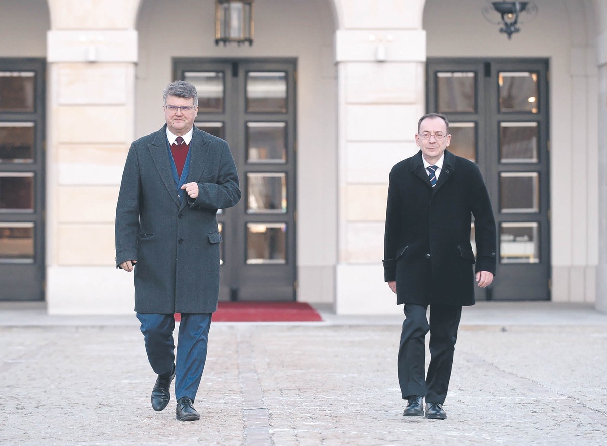 Maciej Wąsik i Mariusz Kamiński zostali wieczorem zatrzymani przez policję. Dziś sprawą ma się ponownie zajmować Sąd Najwyższy.
