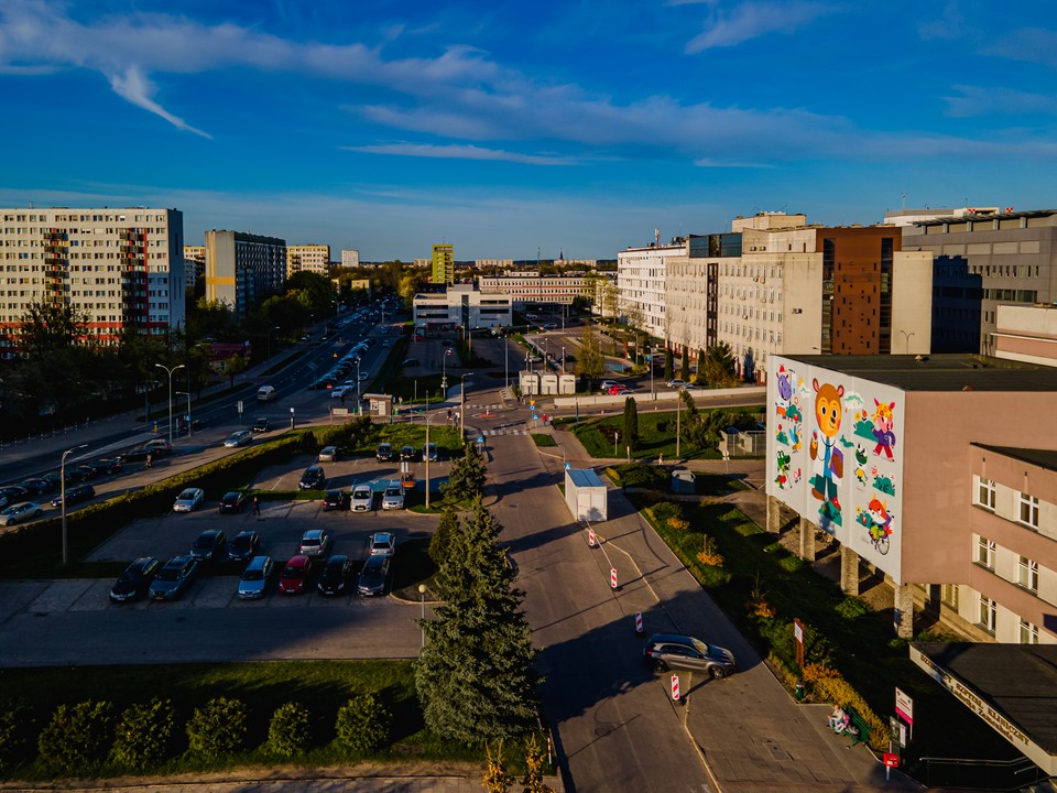 Nowy mural na elewacji UDSK w Białymstoku