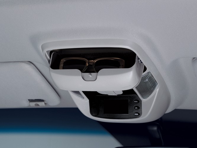 Duże auto, dużo schowków