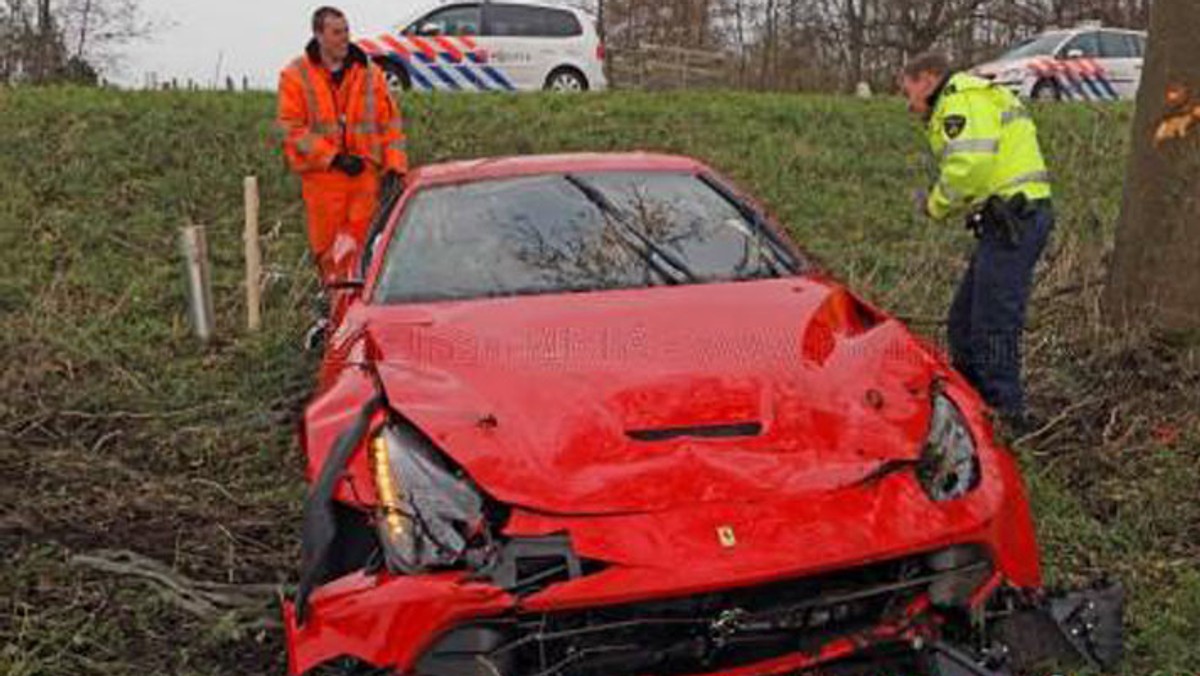 Jeśli ktoś zamierza się chwalić samochodem, który nie należy do niego, powinien być ostrożny. Przestrogą może być ten wypadek z udziałem Ferrari.