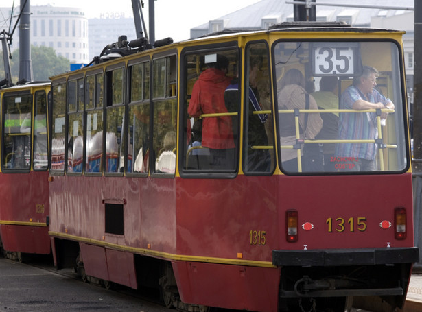 Ostrzelany tramwaj w centrum Warszawy