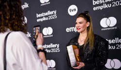 Polacy uwielbiają jej książki. W jakiej kolejności czytać jej bestsellerową serię?