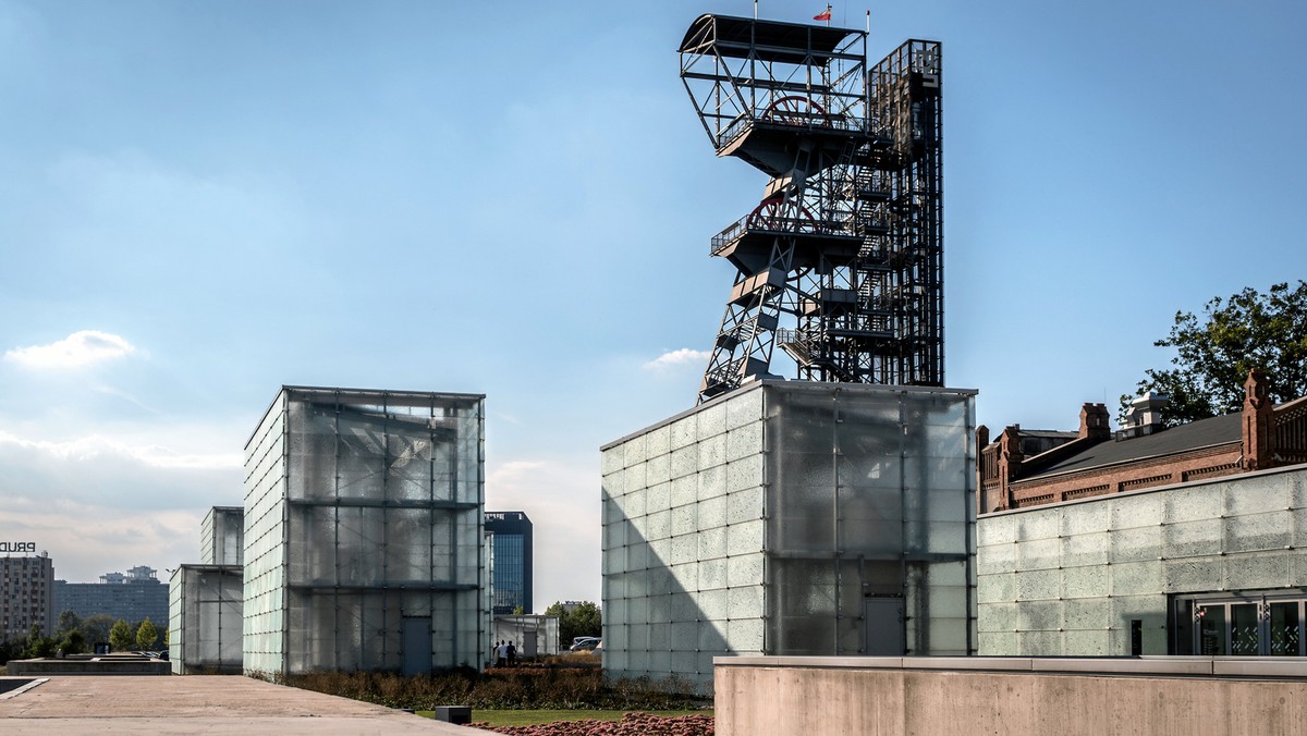 Oglądanie dzieł sztuki wędrując specjalnie wyznaczoną trasą, rozwiązując zadania i łamigłówki – to muzealny quest, przygotowany dla gości Muzeum Śląskiego w Katowicach.