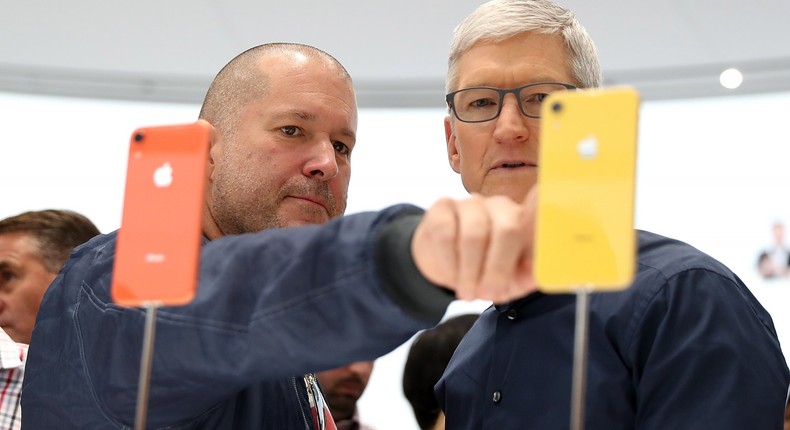 Tim Cook Jony Ive iPhone XR