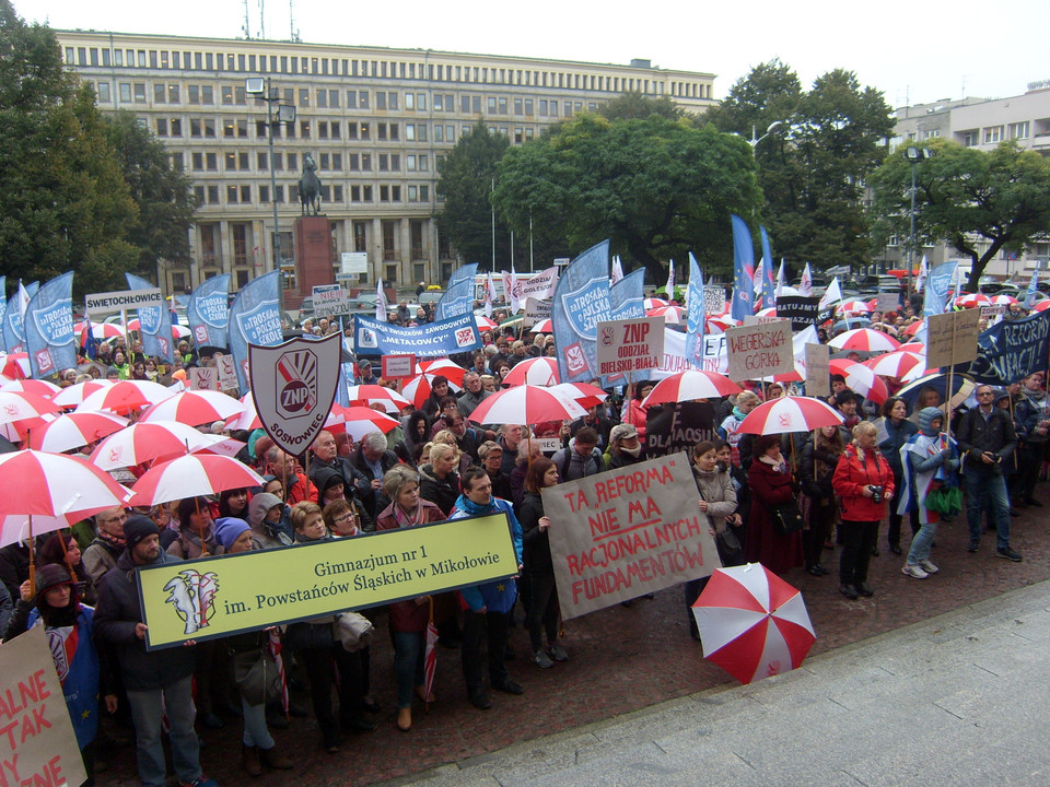 Katowice: protest nauczycieli przeciwko likwidacji gimnazjów
