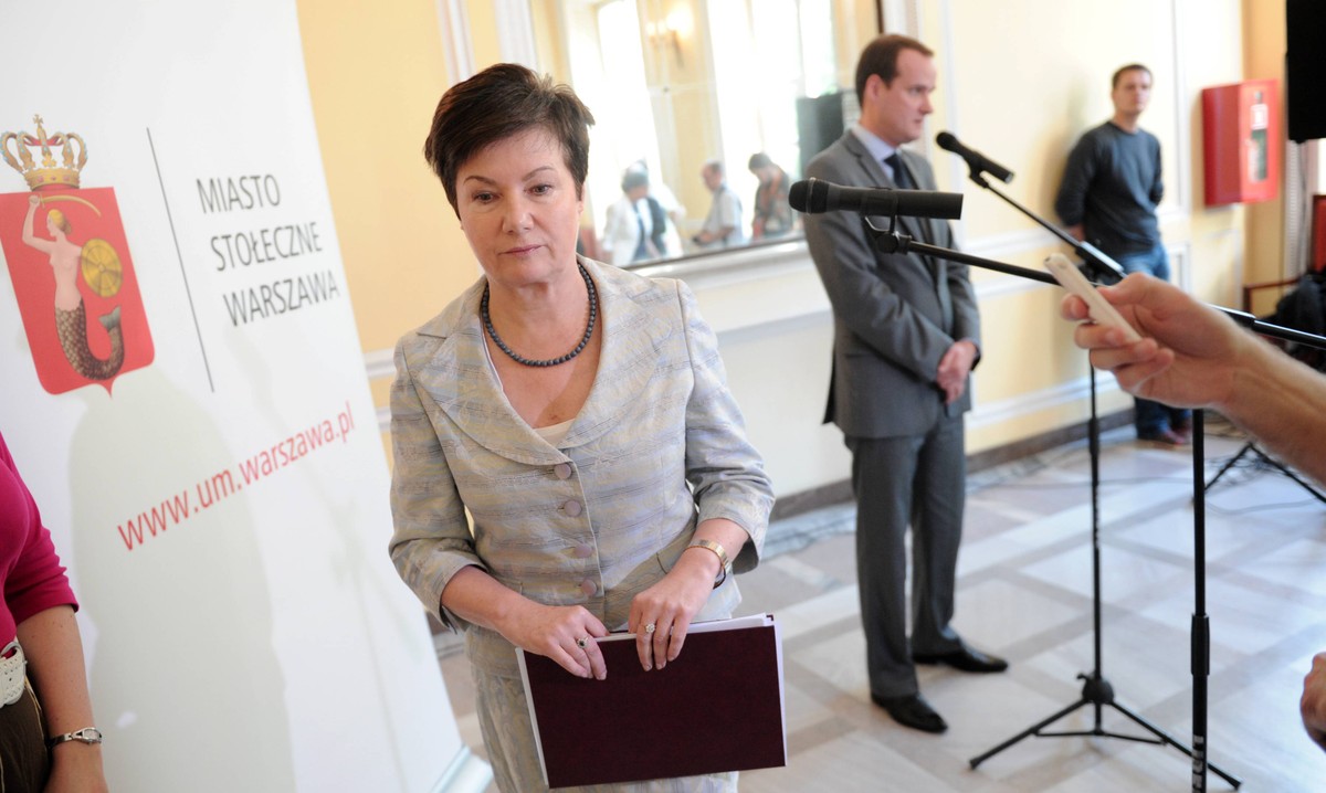 Prezydent Warszawy Hanna Gronkiewicz-Waltz na konferencji prasowej w ratuszu
