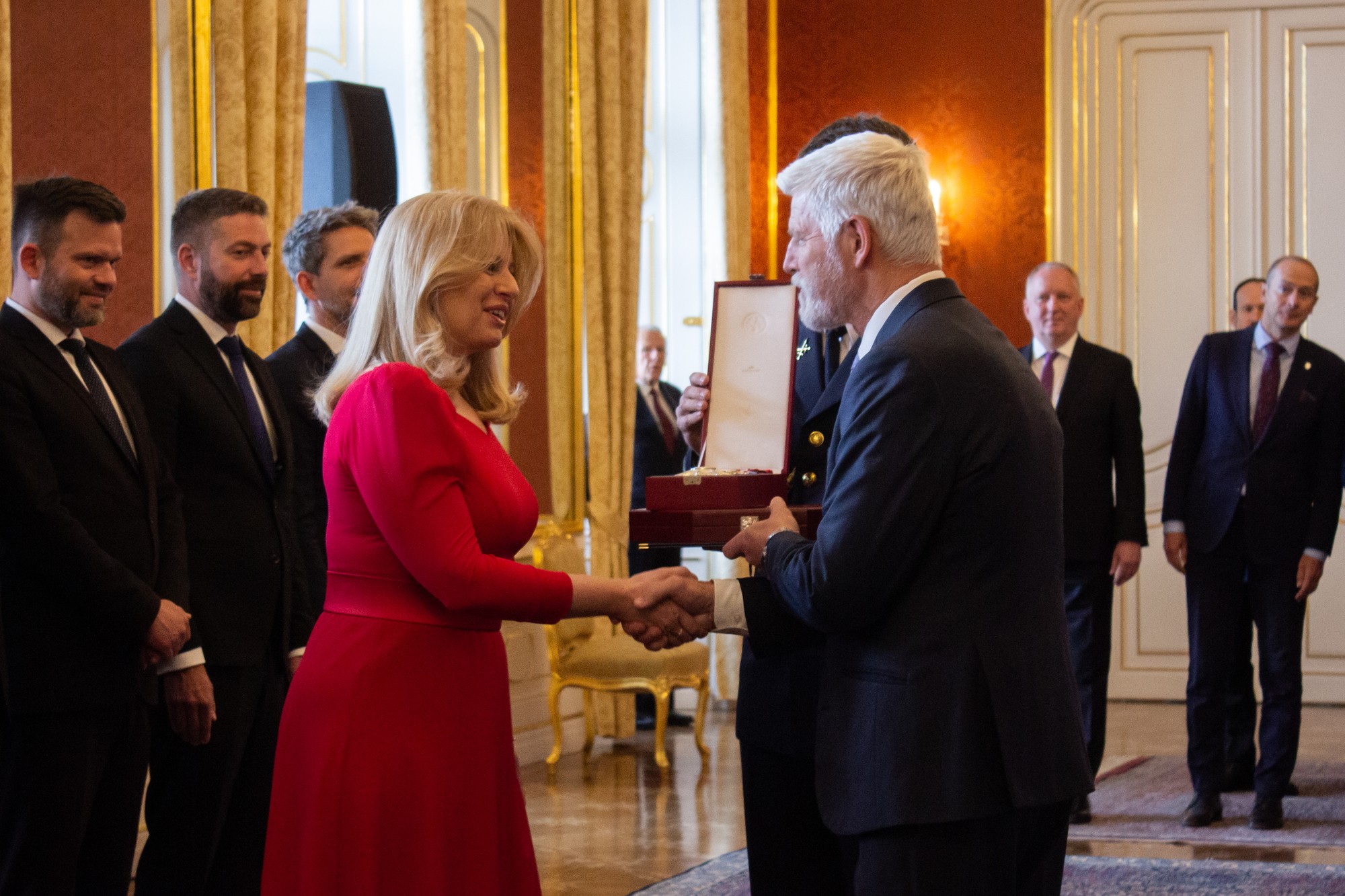 Čaputová a Pavel si navzájom udelili najvyššie štátne vyznamenania.