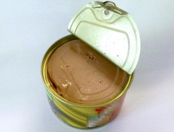 Szok! Puszki dla psów lepsze od konserw dla ludzi. Zobacz, co jesz