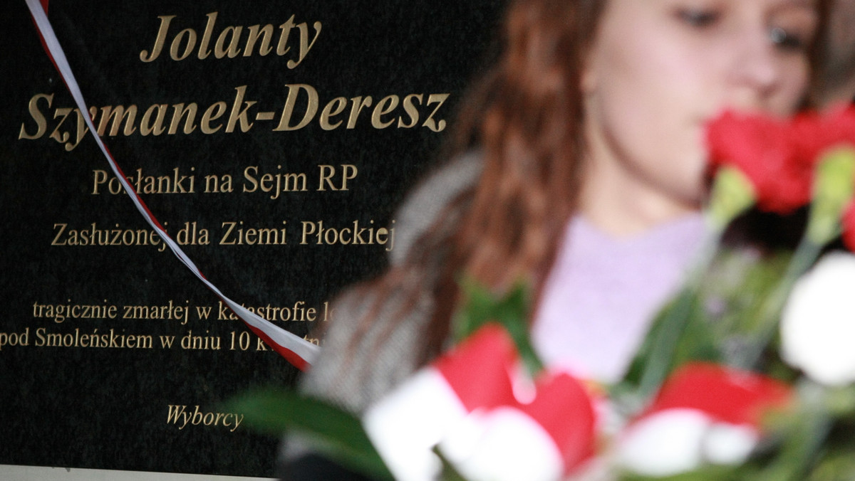 Były prezydent Aleksander Kwaśniewski odsłonił w Płocku tablicę upamiętniającą posłankę SLD Jolantę Szymanek-Deresz, która 10 kwietnia zginęła w katastrofie lotniczej pod Smoleńskiem.