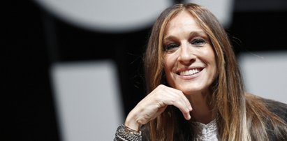 Czas nie jest dla niej łaskawy. Sarah Jessica Parker ma 50 lat!