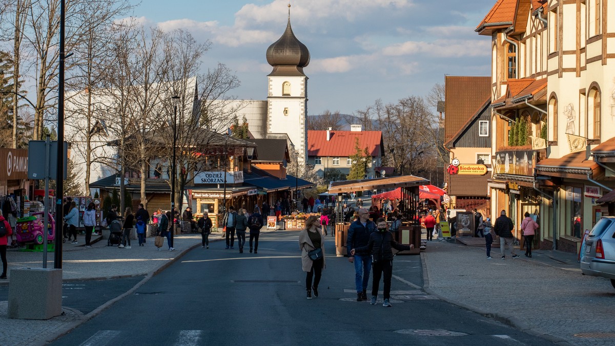 Bali się, że po powodzi zabraknie turystów, ale hotele sprzedają ostatnie terminy na ferie zimowe [Źródło: Onet]