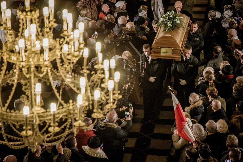 Pogrzeb biskupa Tadeusza Pieronka. Tak pożegnano Ekscelencję