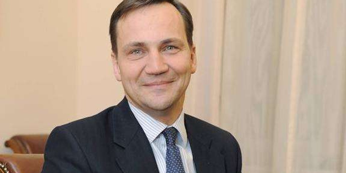 Sikorski podziękował hakerom za ataki na strony rządowe