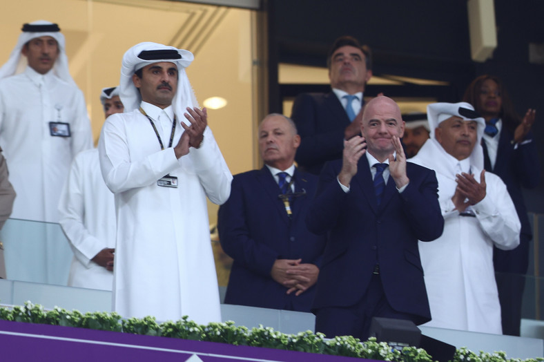 Mistrzostwa Świata w piłce nożnej w Katarze, ceremonia otwarcia, przewodniczący FIFA Gianni Infantino i emir Kataru Tamim ibn Hamad Al Sani