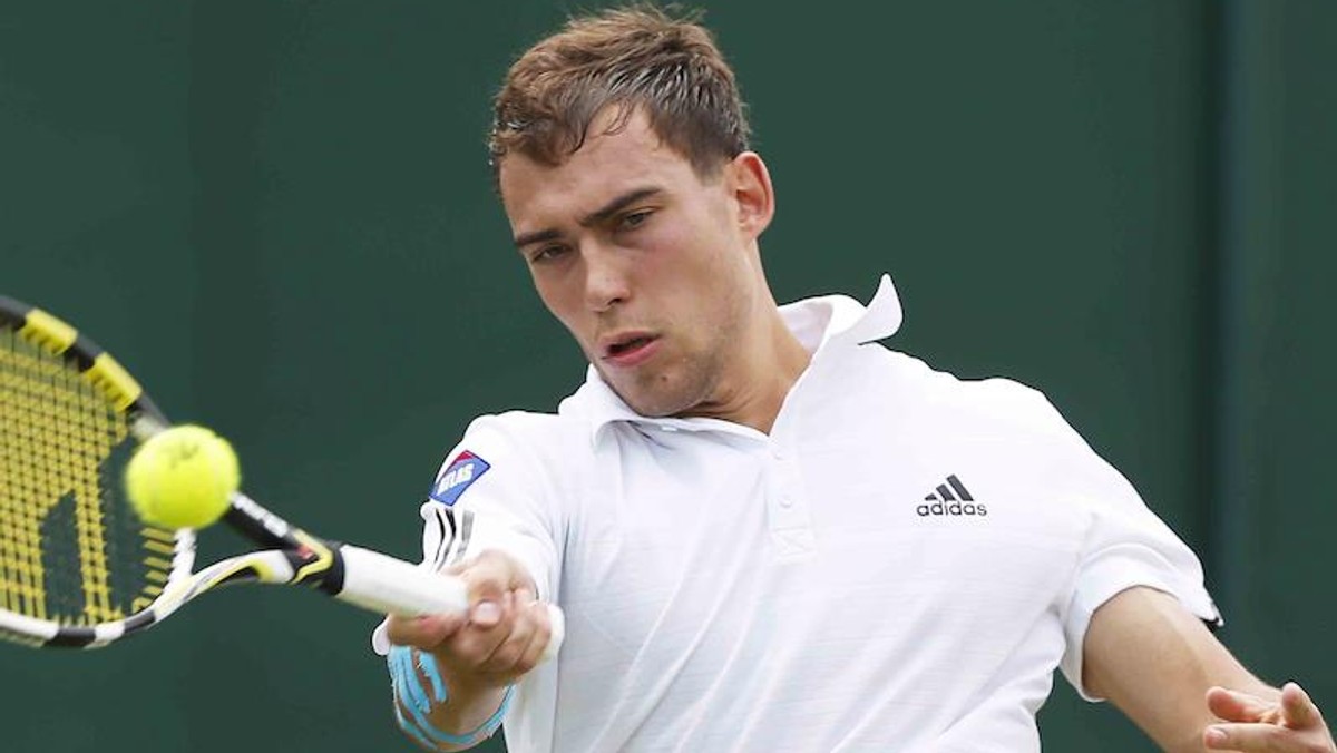 Jerzy Janowicz w białym stroju Wimbledon 2013