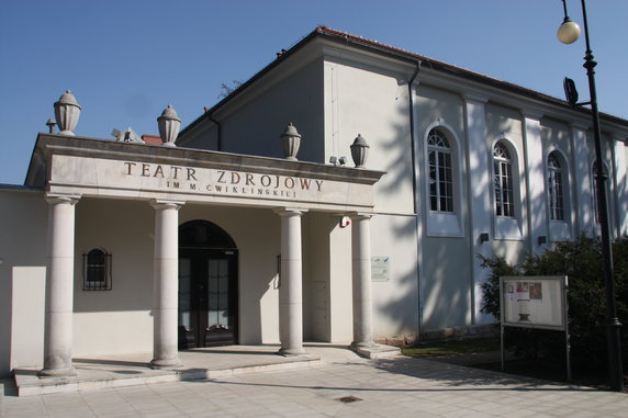 Zabytkowy Teatr Zdrojowy w Polanicy-Zdroju. Działa od blisko stu lat