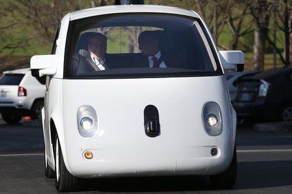 Google parkuje pomysł samochodu bez kierownicy i pedałów. Tworzy nową firmę Waymo