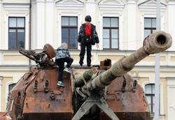 Rosjanie szkolą ukraińskie dzieci. Szykują je do udziału w wojnie przeciwko ojczyźnie