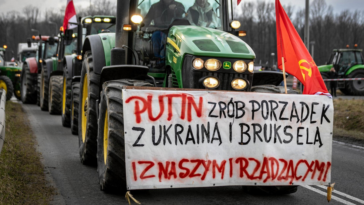 Skandaliczny baner na proteście rolników. "Putin zrób porządek z Ukrainą"