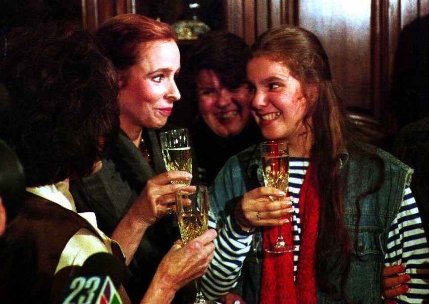 Alina Fernandez i njena ćerka Alina Marija Salgado u novogodišnjoj noći 1993. godine | Foto: Alina Fernandez
