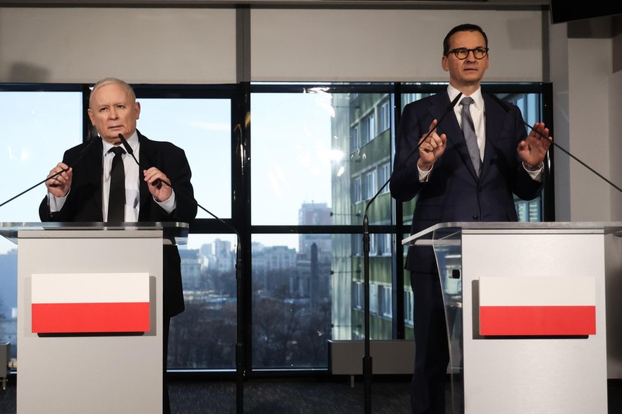 Jarosław Kaczyński i Mateusz Morawiecki podczas konferencji prasowej po posiedzeniu Zespołu Pracy dla Polski, 30 stycznia 2024 r.