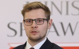 Zakażony koronawirusem minister Woś czuje się gorzej
