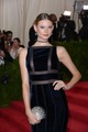 Behati Prinsloo csinos volt, és a smink is különleges.