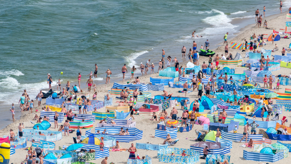 Turystka zniesmaczona zachowaniem plażowiczów nad Bałtykiem. "Ręce opadają"