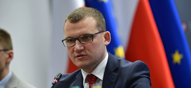 Czy RCB powinno wysyłać alerty o wyborach? Szefernaker tłumaczy się z kontrowersyjnych SMS-ów