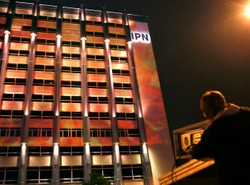 Zobacz, jak SLD podpalił budynek IPN