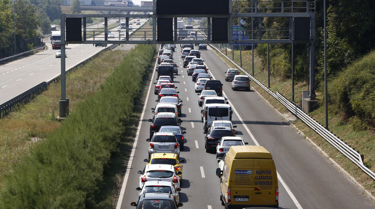 Egyedül hagyott kisfiúnak segítettek NAV-osok. /Illusztráció: Fuszek Gábor