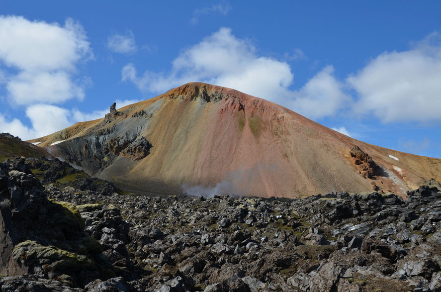 Kolorowe zbocze wulkanu Brennisteinsalda, Islandia.