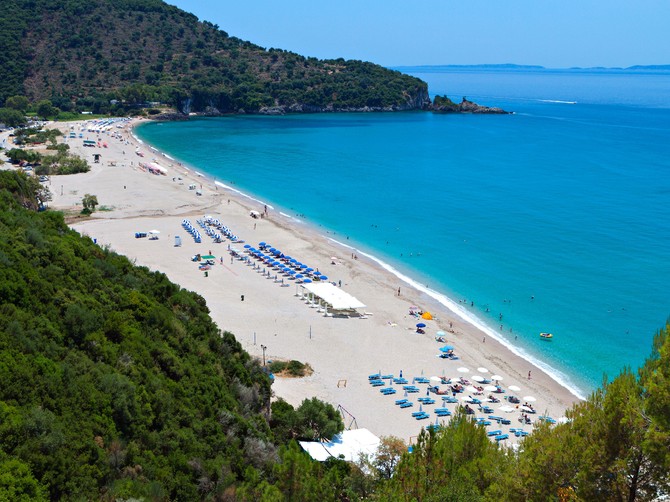 Srbi su uživali na plaži u Grčkoj, a onda su se pojavili neočekivani gosti