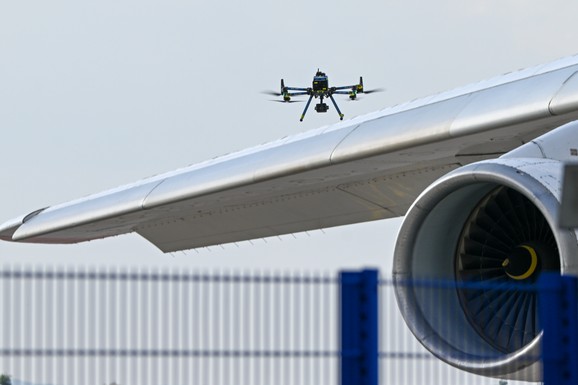 OPASNA ESKALACIJA U SRCU EVROPE Dron sa eksplozivom nađen na nemačkom aerodromu podigao UZBUNU, sve službe na nogama: Ko je bio iza upravljača