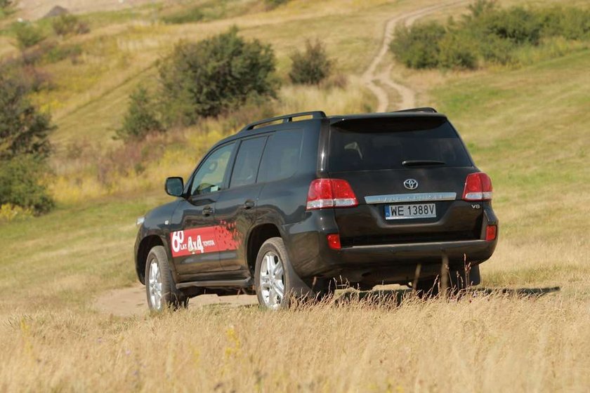 Toyota Land Cruiser: jej wysokość V8