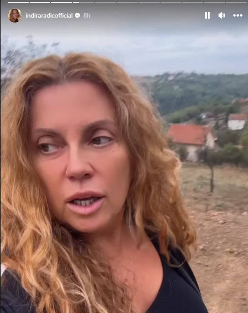 Indira Radić na selu