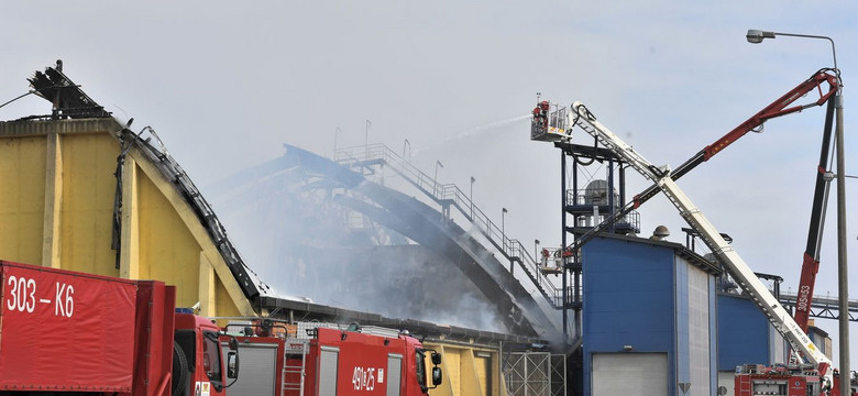 Pożar w gdyńskim porcie. Trwa akcja gaśnicza strażaków