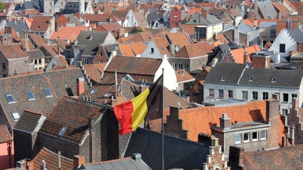 Belgicko domy vlajka  dreamstime